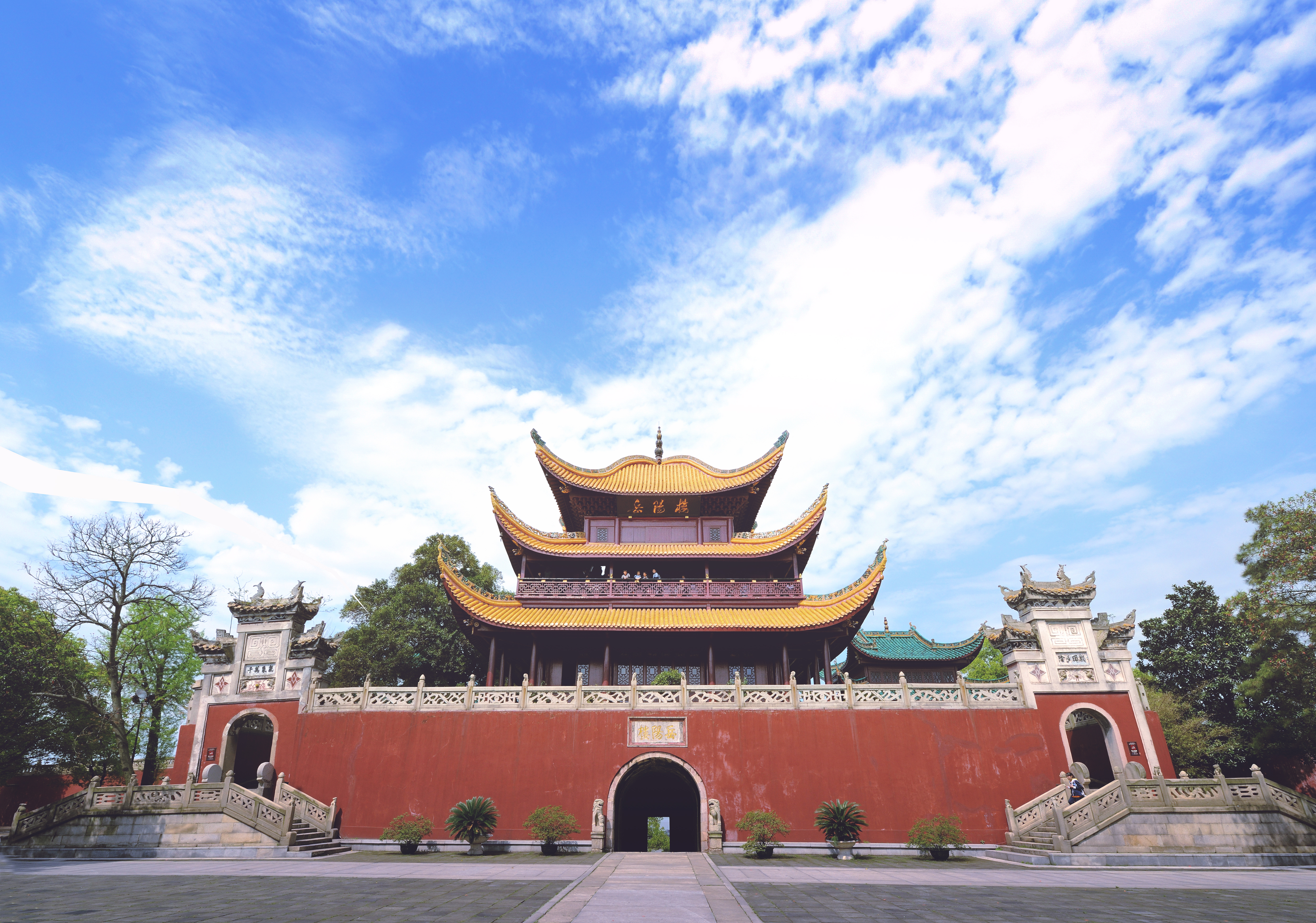 楼前广场 XIUXIU.jpg